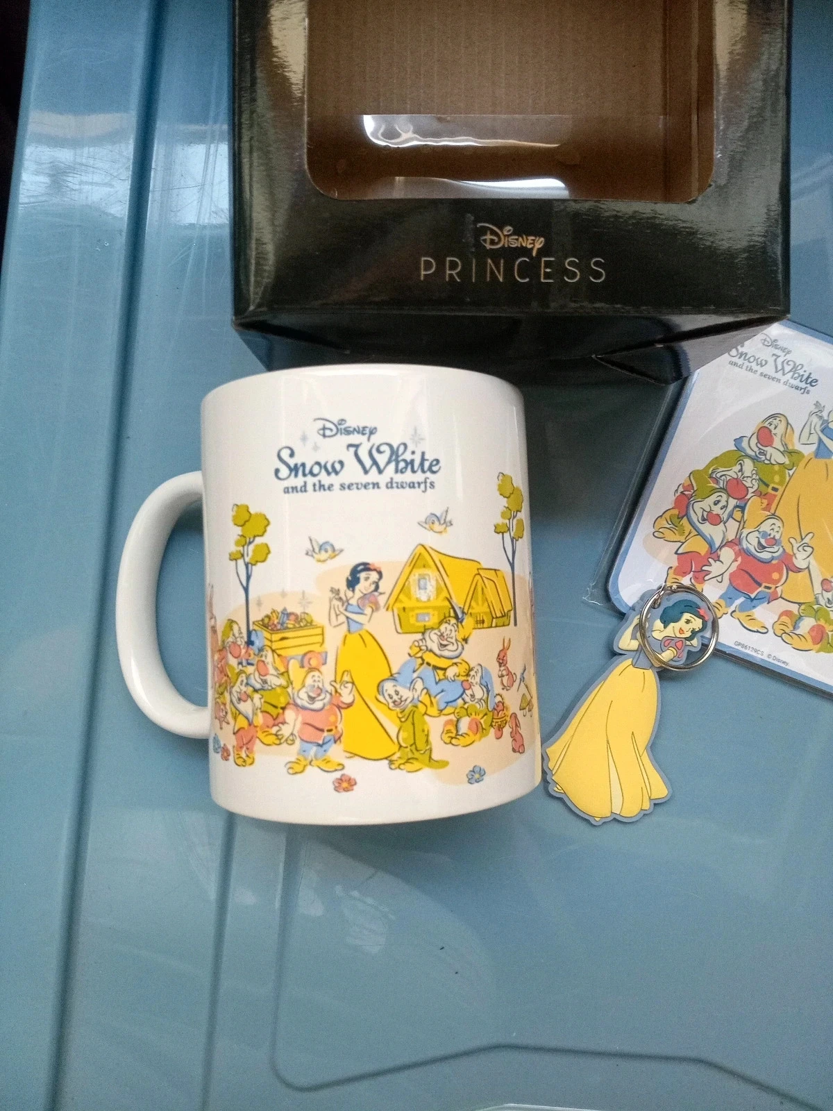 Set de regalo Disney Princesa Blancanieves (Taza, Posavasos, Llavero) – photo 2